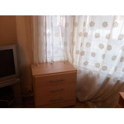 LARGE ROOM TO RENT NEAR WOODGREEN TUBE STATION AND SHOPPING MALL . NO DSS. prefer female