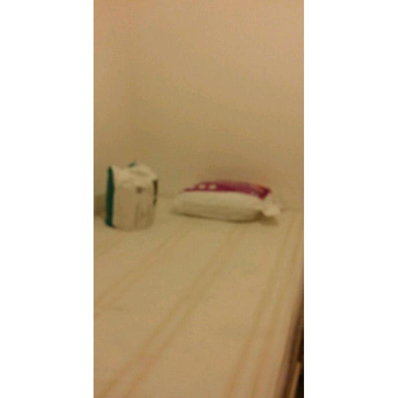 SINGLE ROOM WITH DOUBLE BED TO RENT