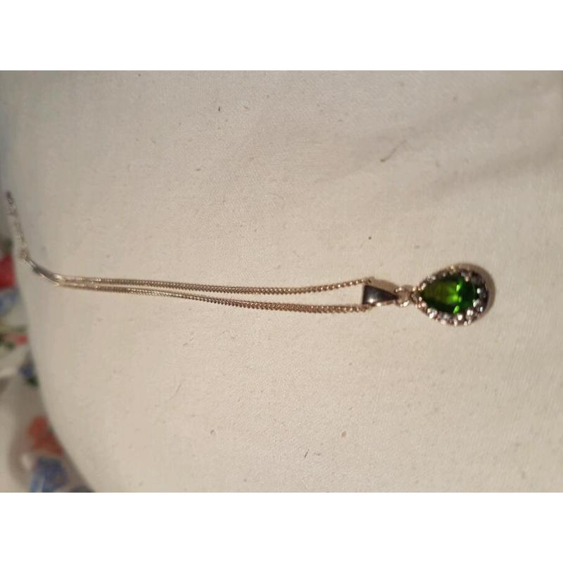 Silver emerald chain/pendant