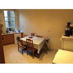 Twin room available now 5min walk to West Brompton Station and west kensington station