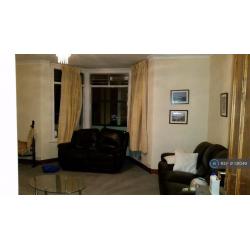 ONE BEDROOM FLAT VERY BIG W4 288 pw