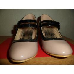 GIRLS NUDE SHOES SIZE 1