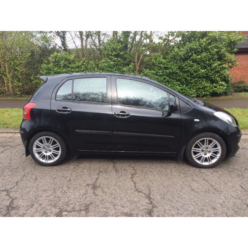 58 REG TOYOTA YARIS 1.3 SR 5 DOOR BLACK 63K WARRANTED WITH F/S/H 12 M M.O.T IN EXCELLENT CONDITION