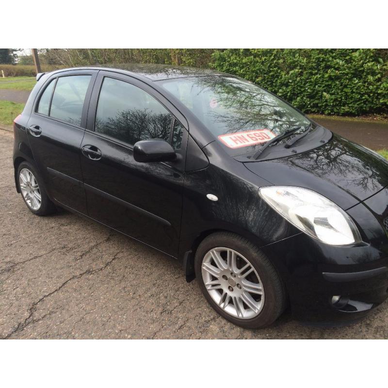 58 REG TOYOTA YARIS 1.3 SR 5 DOOR BLACK 63K WARRANTED WITH F/S/H 12 M M.O.T IN EXCELLENT CONDITION