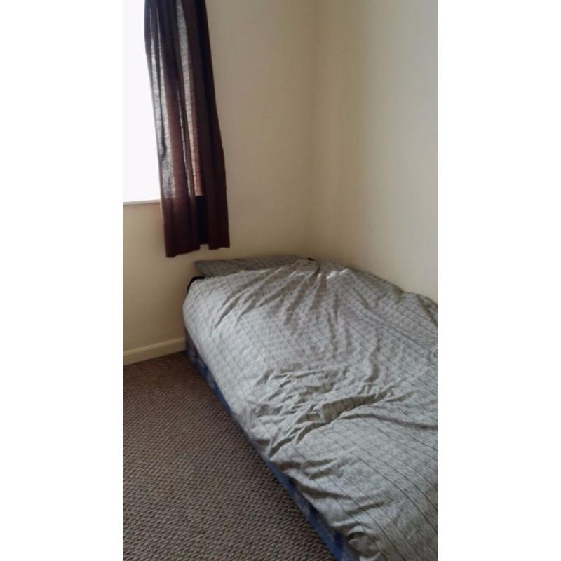 *** Nice & Affordable Single Room in North Greenwich, All inclusive ***