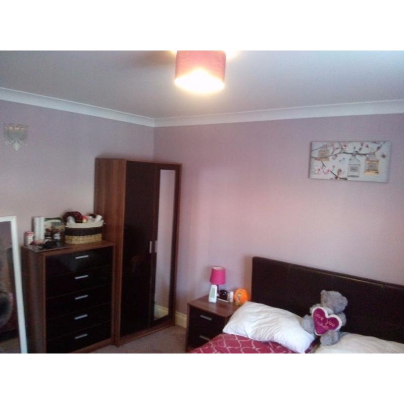 Excellent Fully Furnished Large Double Room in a Perfect Location, Northolt