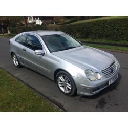 Mercedes-Benz C220 2.1TD CDI 6 SPEED GEARBOX + DRIVES SUPERB