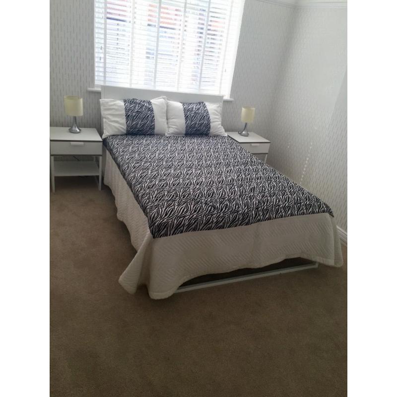 ***SPACIOUS BRIGHT LARGE DOUBLE ROOM IN A NEWLY DECORATED HOUSE WITH GARDEN AND GARAGE! ALL BILLS IN