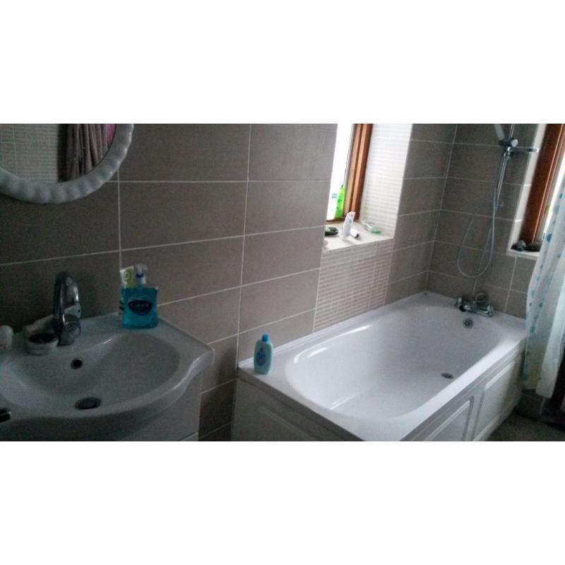 double / singel or twin room is available in se6 Bellingham zone 3 (couples friendly)