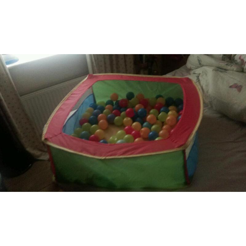 Ball pool and balls