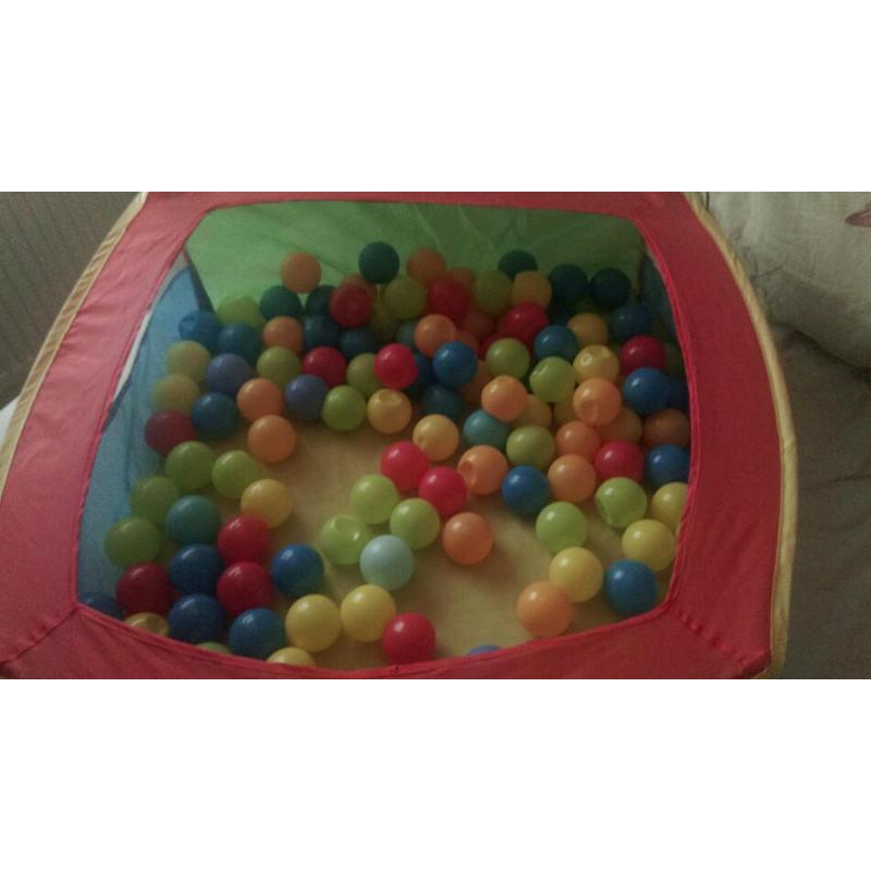 Ball pool and balls