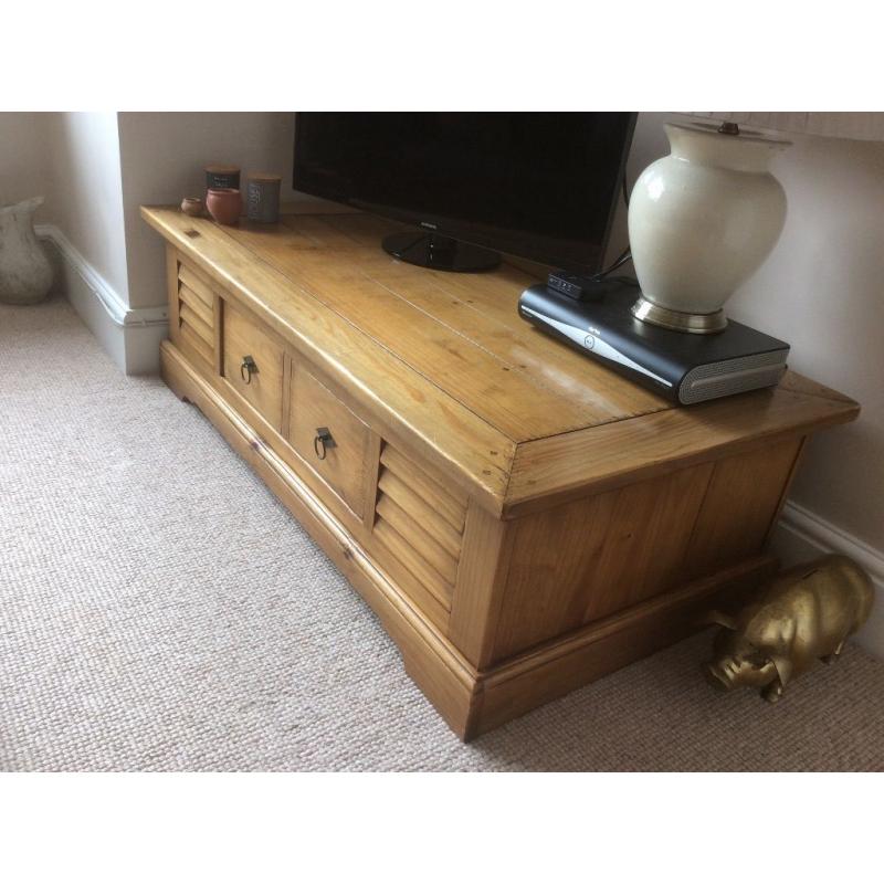 Solid wood chest/coffee table