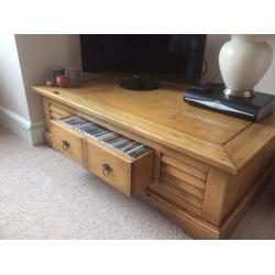 Solid wood chest/coffee table