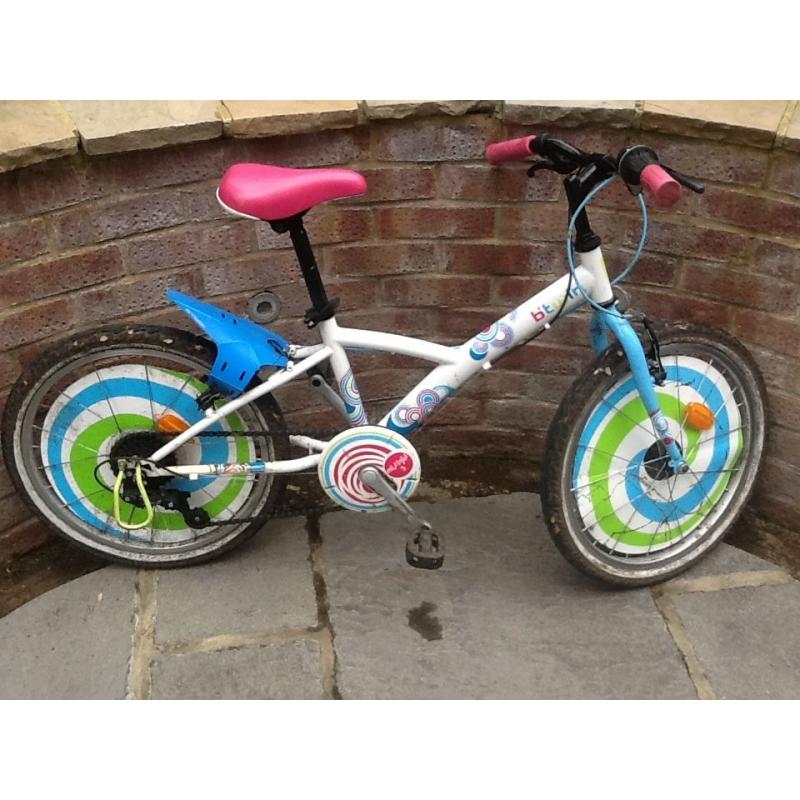 B'twin girls bike (6 - 9 years)