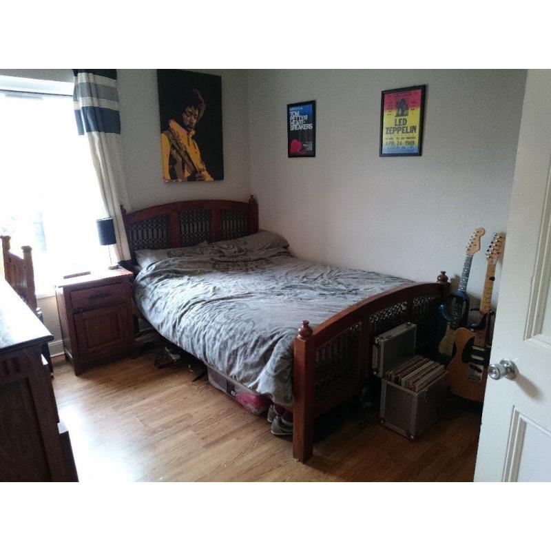 DOUBLE ROOM IN UNVERSITY AREA WITH DRIVEWAY PARKING