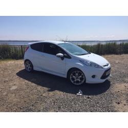 Frozen White Ford Fiesta Zetec S, 1.6 Petrol, Hatchback, 3 Doors