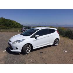 Frozen White Ford Fiesta Zetec S, 1.6 Petrol, Hatchback, 3 Doors