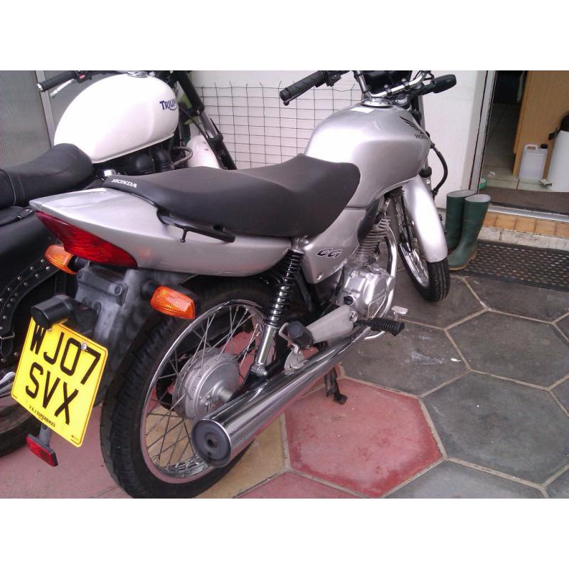 Honda CG125, excellent condition, less than 5k mileage, kept under cover.