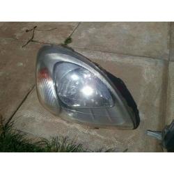 Toyota yaris front head lights both with bulbs good condition CHEAP