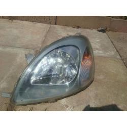 Toyota yaris front head lights both with bulbs good condition CHEAP