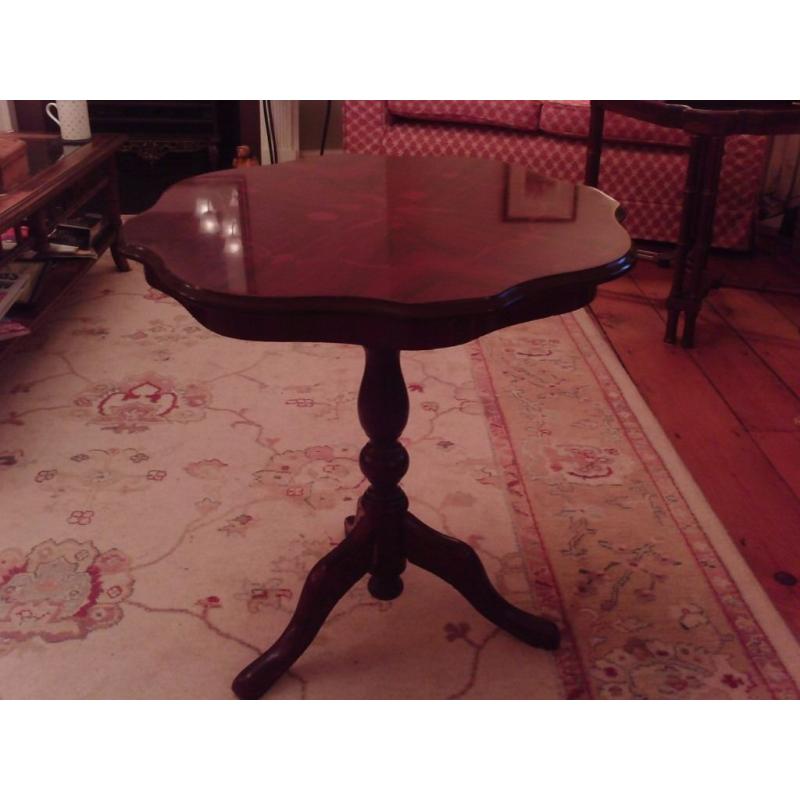 Pretty mahogany high gloss occasional table