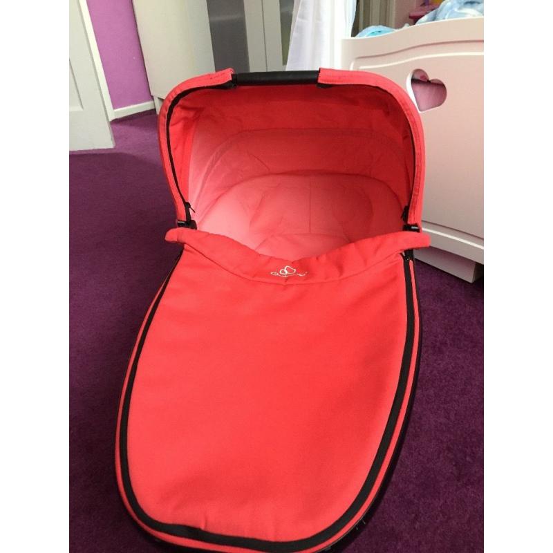 Quinny carrycot excellent condition