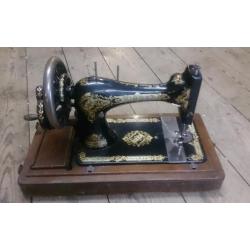 Vintage Singer Sewing Machine - Metal hand operated - Wood case - Ornate retro antique