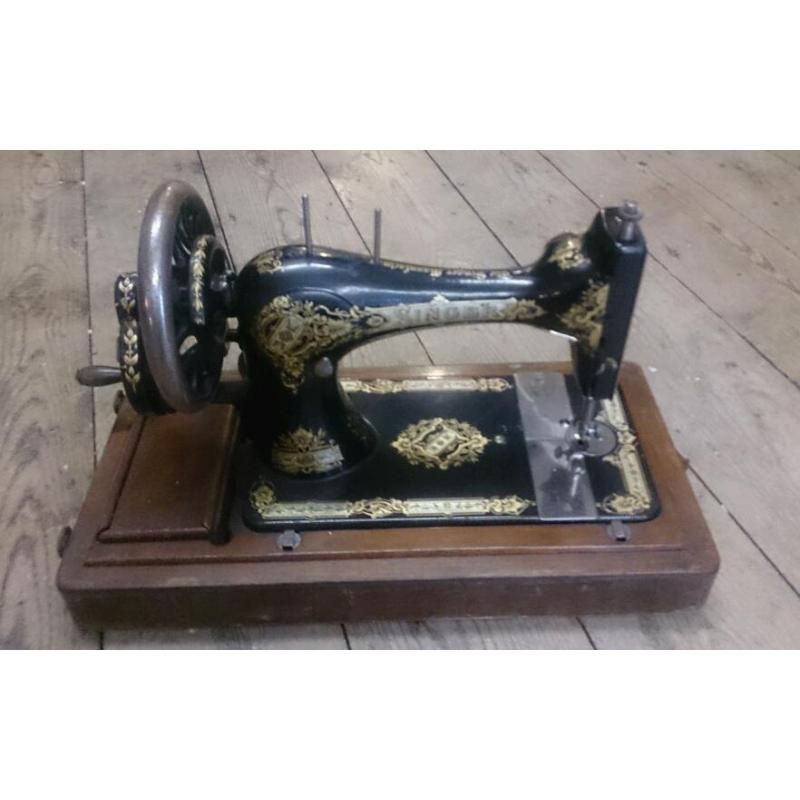 Vintage Singer Sewing Machine - Metal hand operated - Wood case - Ornate retro antique