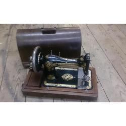 Vintage Singer Sewing Machine - Metal hand operated - Wood case - Ornate retro antique