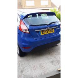 BARGAIN!! 2013 Ford Fiesta Zetec 1.25cc - 5 door - immaculate