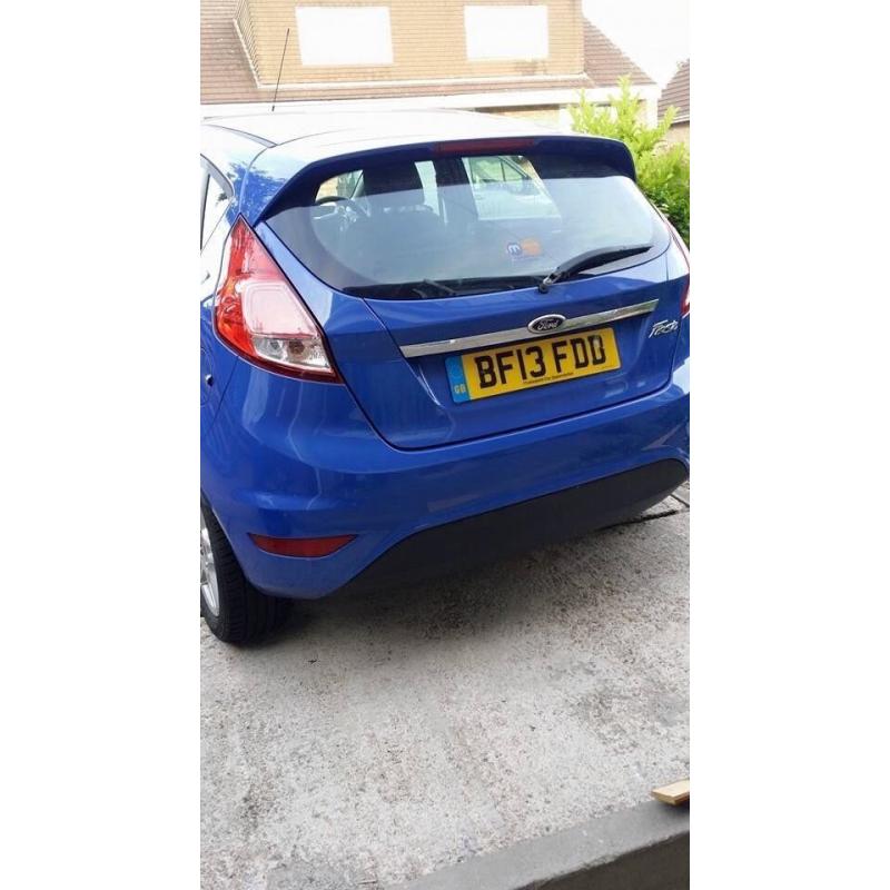 BARGAIN!! 2013 Ford Fiesta Zetec 1.25cc - 5 door - immaculate