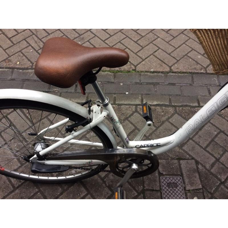 Raleigh caprice 15" white 3-speed