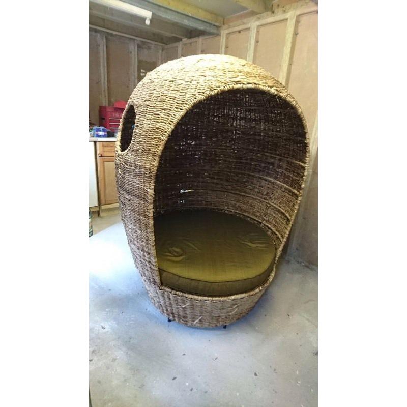 Rattan cuddle chair