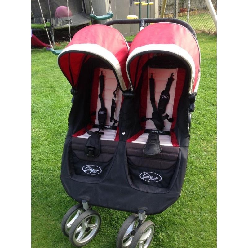 Baby Jogger City Mini double buggy. Excel cond hardly used inc extra long cozy toes & new rain cover