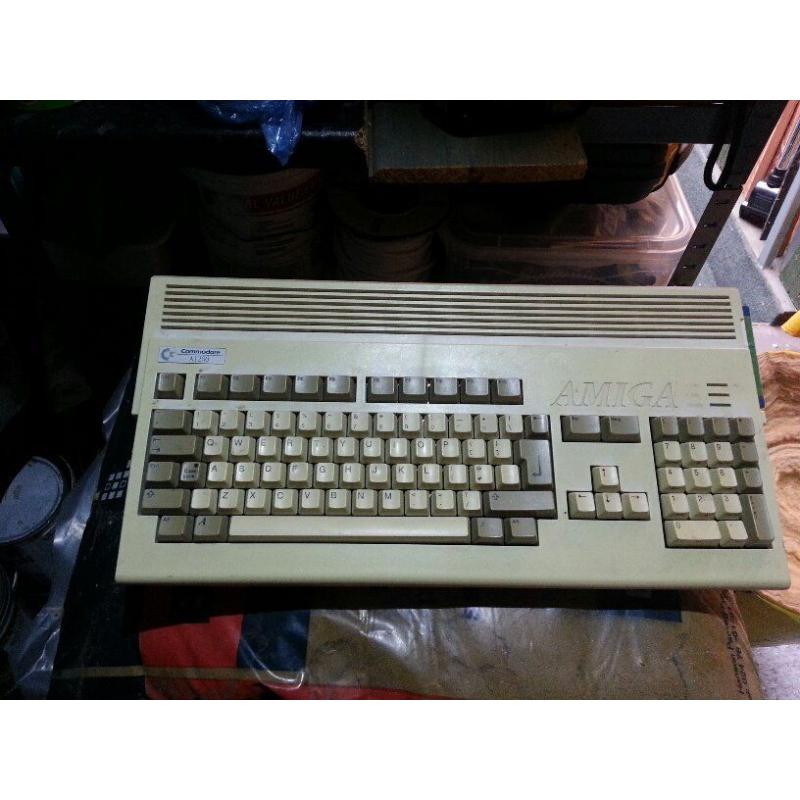 Commodore Amiga- A1200 i thin k its called please see pictures