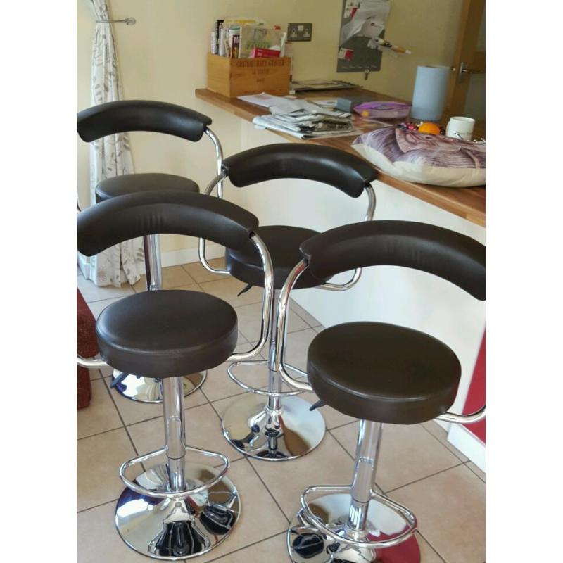 2 x bar/kitchen stools