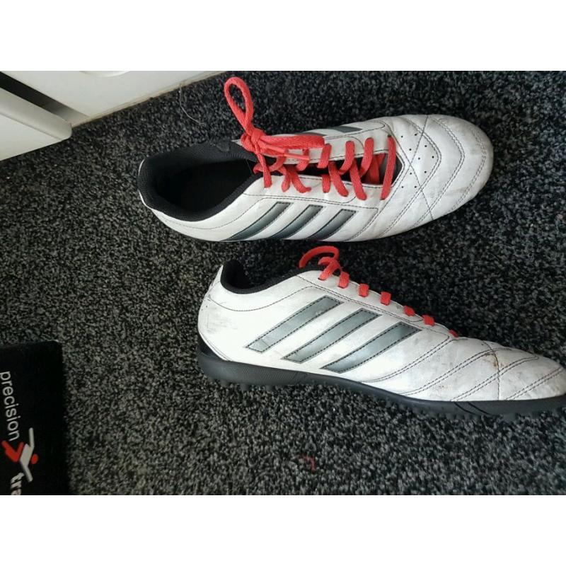 Football boots size 9