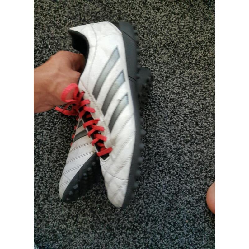 Football boots size 9