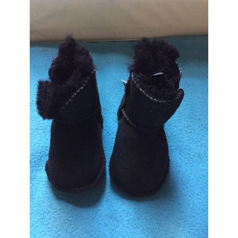 BRAND NEW BABY UGG BOOTS FROM AUSTRALIA , HAMPTON !!!