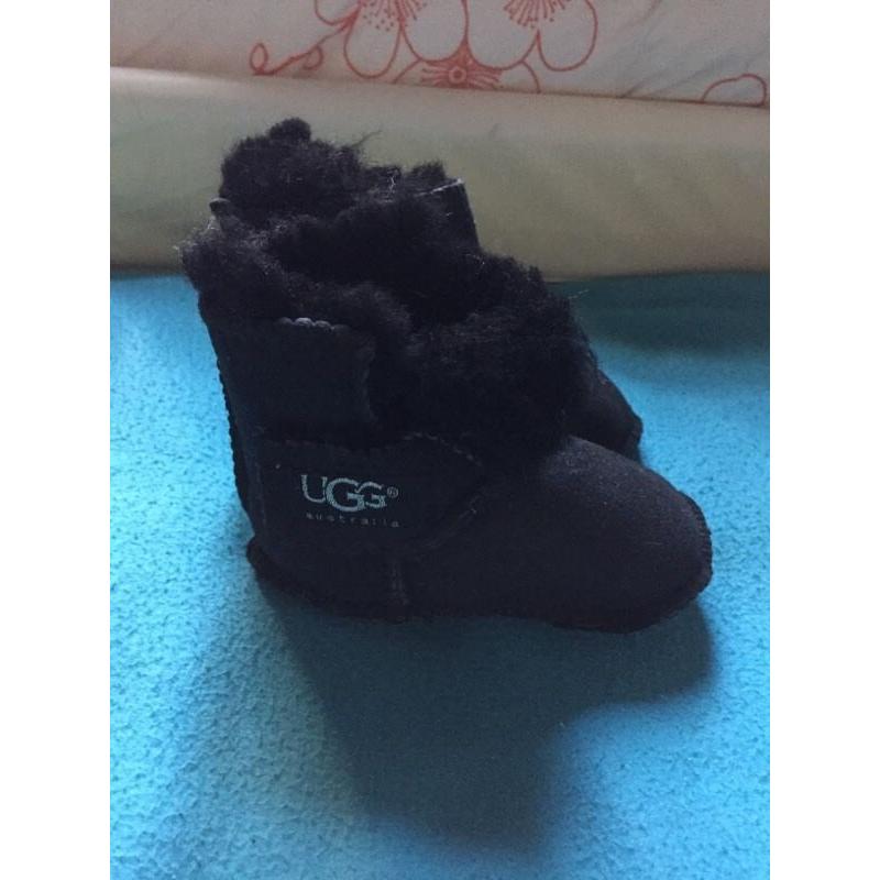 BRAND NEW BABY UGG BOOTS FROM AUSTRALIA , HAMPTON !!!