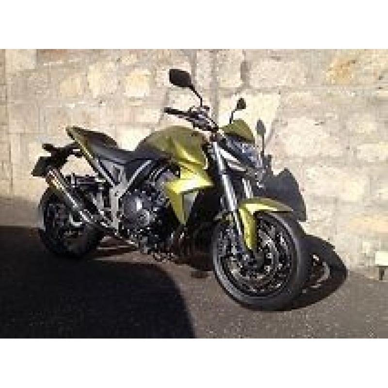 Honda CB1000R - Mint Condition, Genuine low miles, Akrapovic Exhaust, Nice OEM Extras 12 months MOT