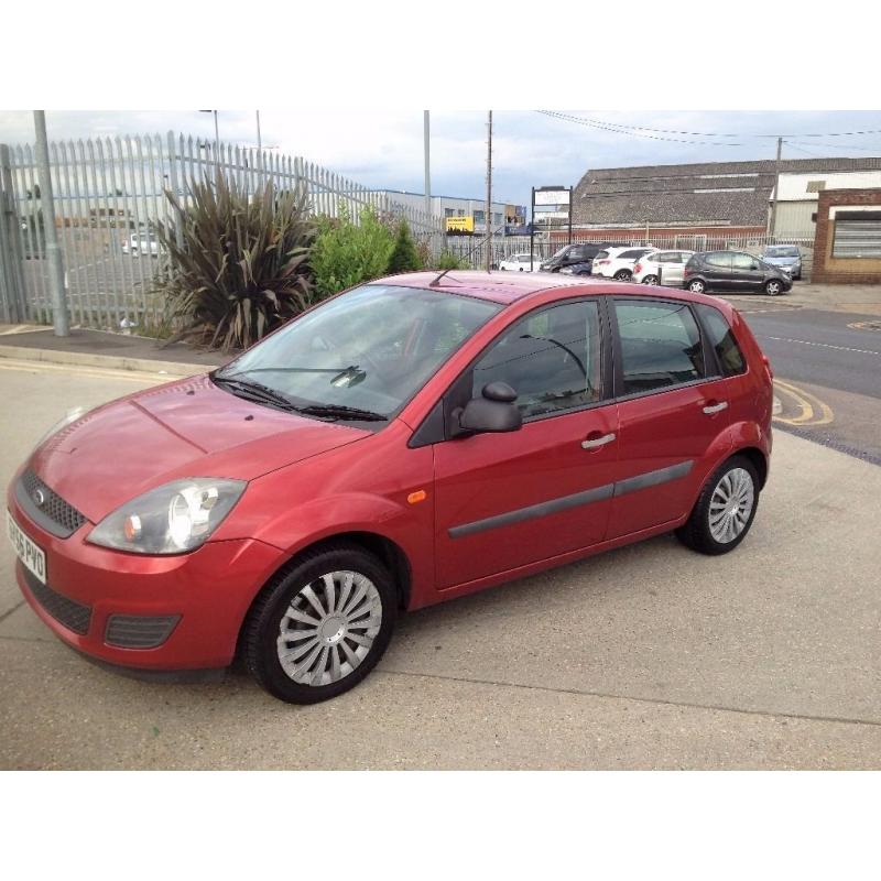 AUTOMATIC FORD FIESTA 2006 FACELIFT MODEL . 1 OWNER . ONLY 71 K MILES .SUPERB DRIVE . CHEAPEST IN UK