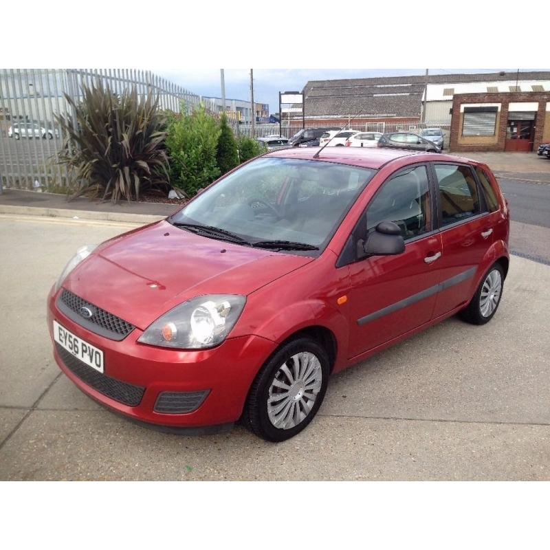 AUTOMATIC FORD FIESTA 2006 FACELIFT MODEL . 1 OWNER . ONLY 71 K MILES .SUPERB DRIVE . CHEAPEST IN UK