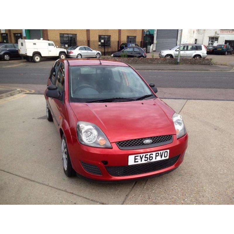 AUTOMATIC FORD FIESTA 2006 FACELIFT MODEL . 1 OWNER . ONLY 71 K MILES .SUPERB DRIVE . CHEAPEST IN UK