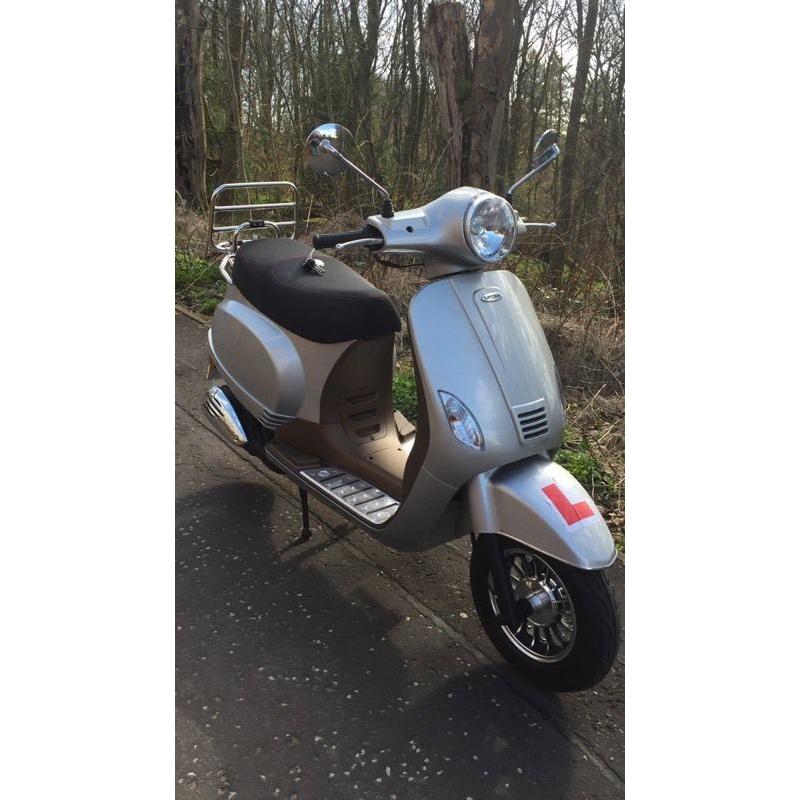 Vespa style scooter ,125 auto