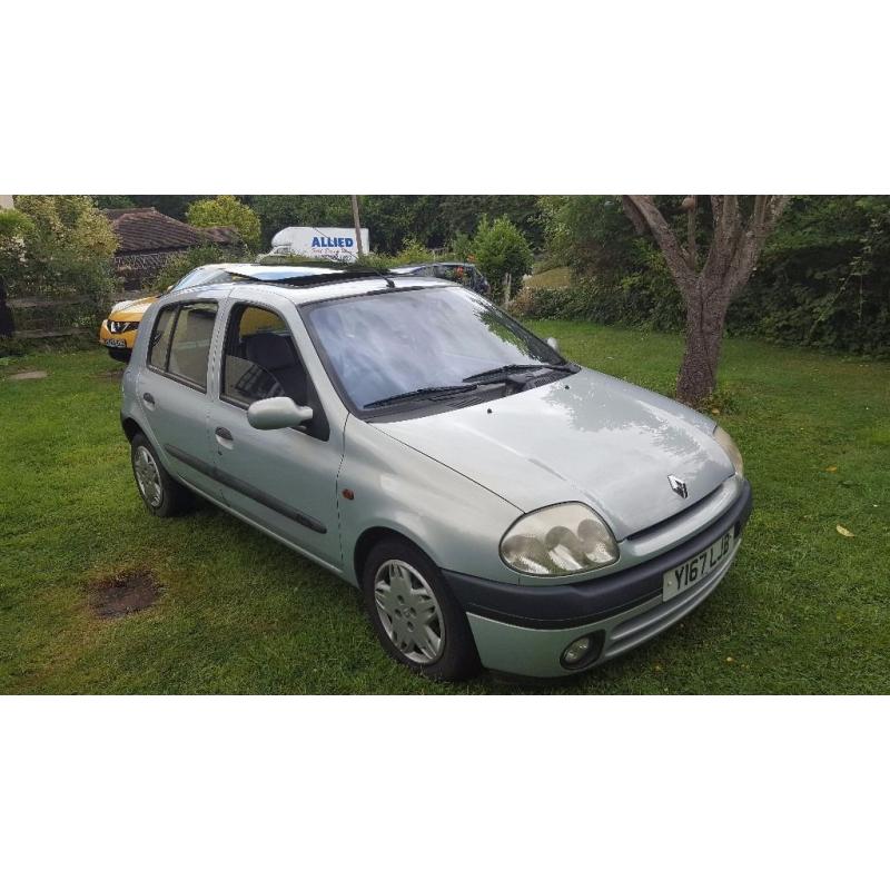 Renault Clio 2001 Manual. 1598 CC. Petrol.