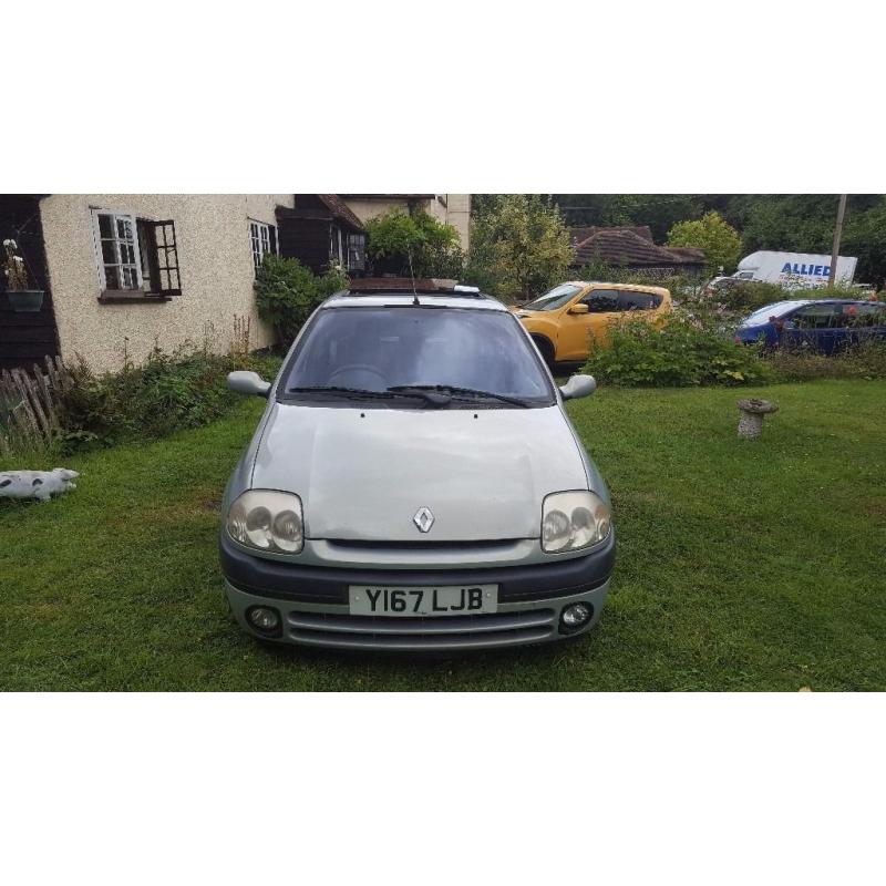 Renault Clio 2001 Manual. 1598 CC. Petrol.