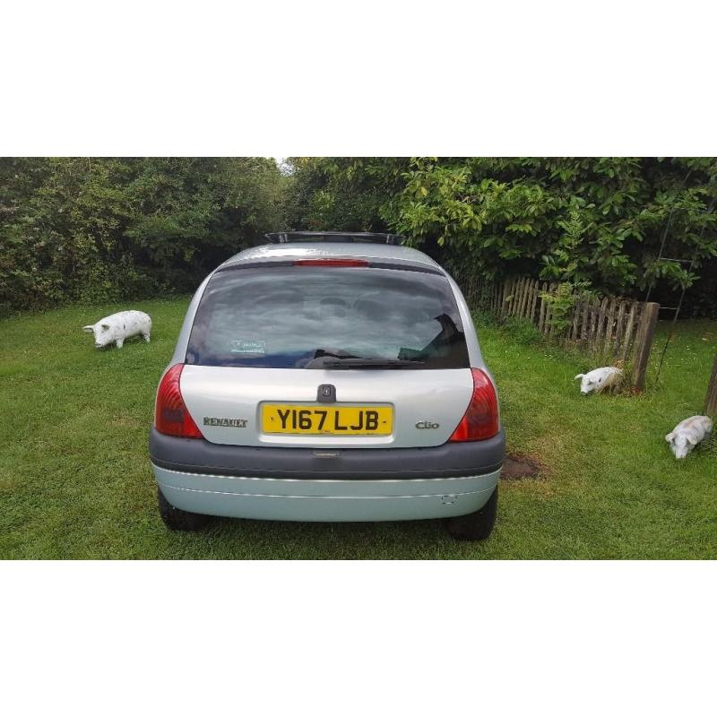 Renault Clio 2001 Manual. 1598 CC. Petrol.