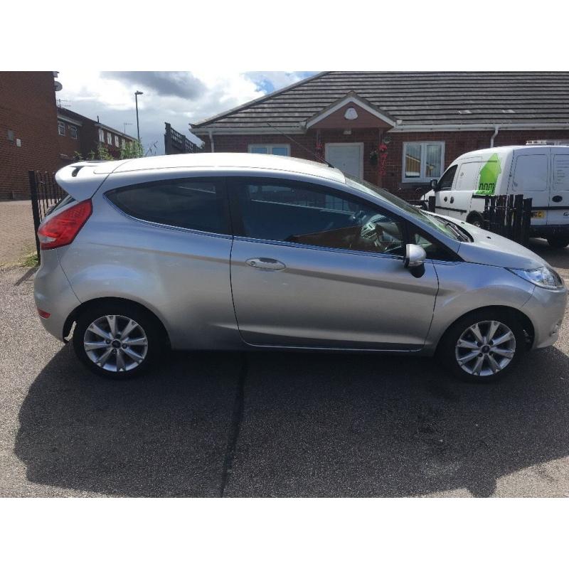 Ford Fiesta Zetec 1.25 3 door silver