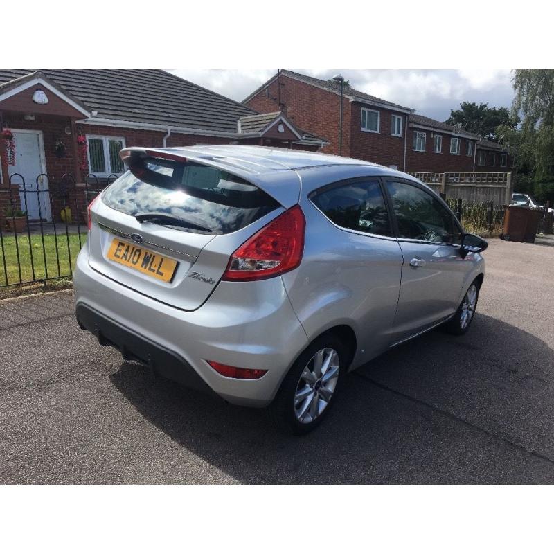 Ford Fiesta Zetec 1.25 3 door silver